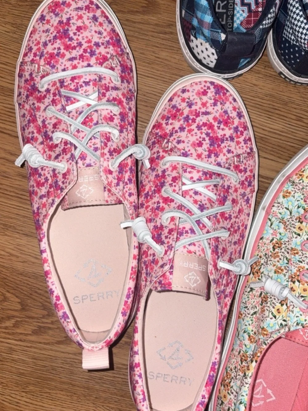 Pink floral Sperry Crest Vibe canvas sneakers - Picture 1 of 2